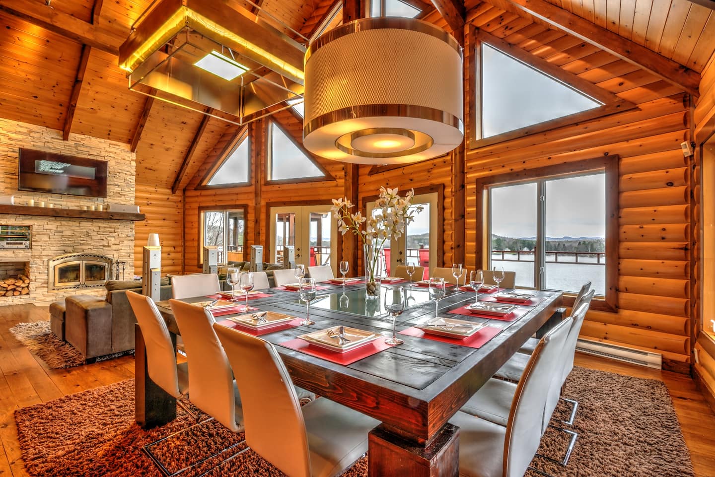 Vue aérienne du Chalet Le Scandinave au coucher du soleil